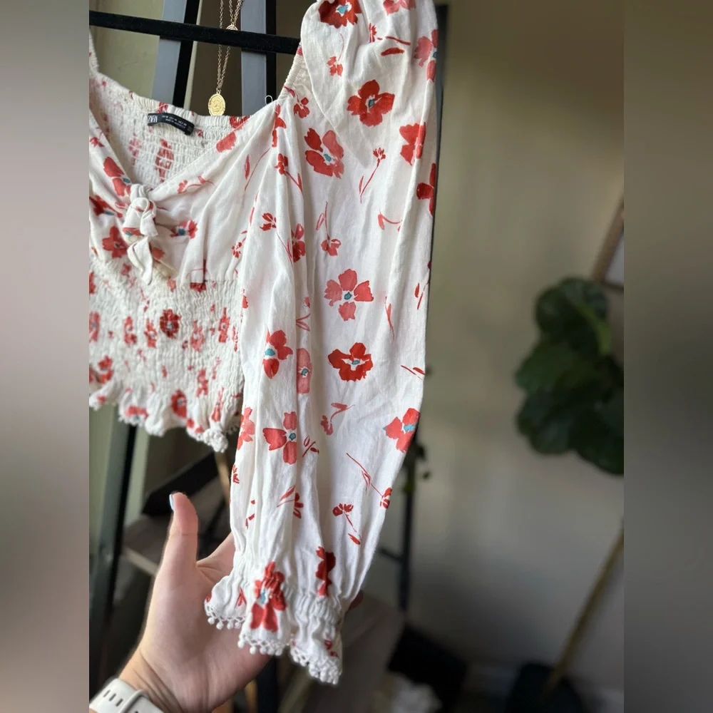 Zara Floral Blouse with Puff Sleeves Size Medium